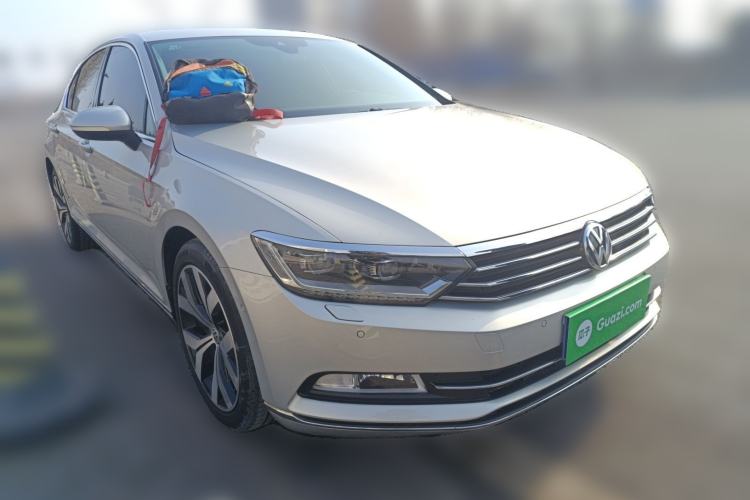 Used Volkswagen Magotan 2019 330TSI DSG Luxury Model China V Standard Front Right 45 Deg