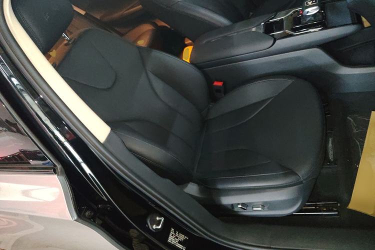 Used Hongqi E-QM5 2022 431 km Charge & Enjoy Edition