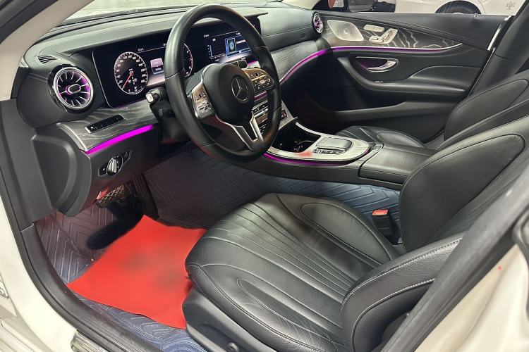 Used Mercedes-Benz CLS 2018 CLS 300 Luxury Model Interior 2