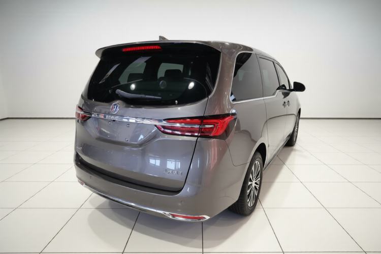 Used Buick GL8 2023 Facelifted Land Cruiser Executive Luxury Version
