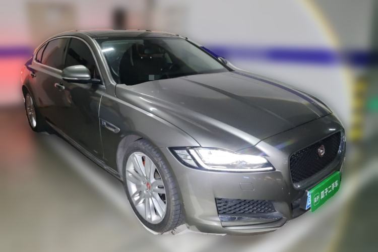 Used Jaguar XFL 2020 XFL 2.0T P250 Four-Wheel Drive Luxury Edition Front Right 45 Deg