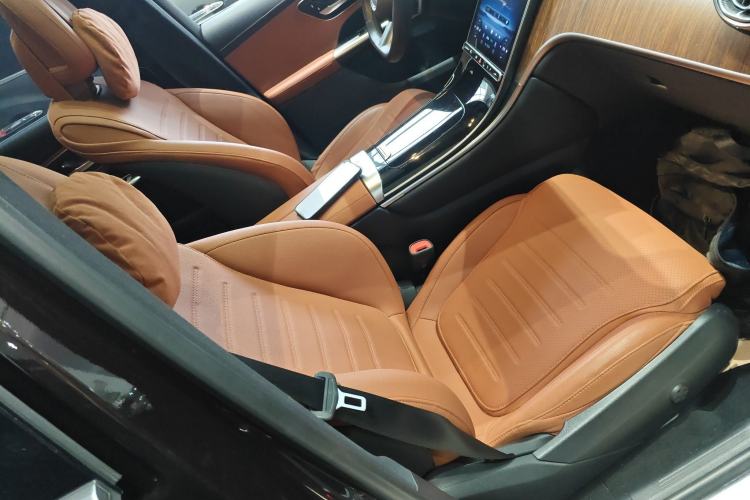 Used Mercedes-Benz GLC 2023 GLC 300 L 4MATIC Dynamic 7-Seater
