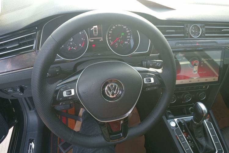 Used Volkswagen Magotan 2017 330TSI DSG Luxury Model
