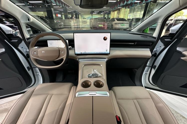 Used XPeng X9 2025 740 Ultra-Long Range Max Interior 7