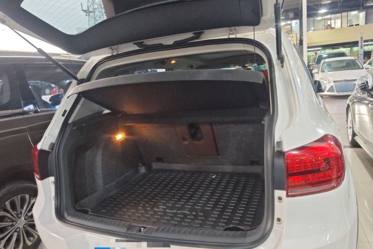 Used Volkswagen Tiguan 2015 1.8TSI Automatic Two-Wheel Drive Luxury Model Trunk