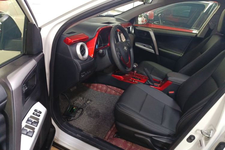 Used Toyota RAV4 2016 2.0L CVT Two-Wheel Drive Fashion Edition China V Standard Driver Seat