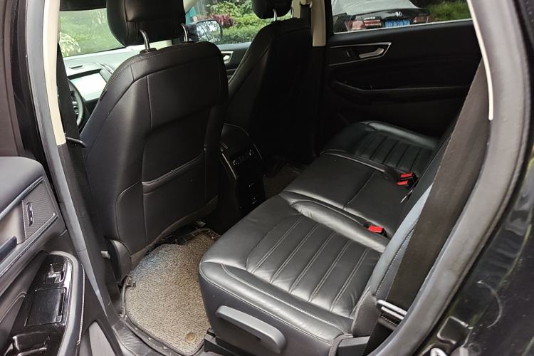 Used Ford Edge 2015 2.0T GTDi Two-Wheel-Drive High-Line Version
