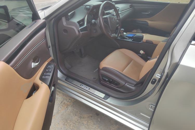 Used Lexus ES 2020 200 Excellence Edition Left Front Seat