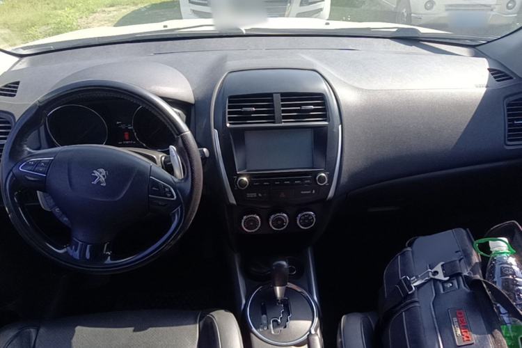 Used Peugeot 4008 2013 2.0L Two-Wheel Drive Luxury Version

