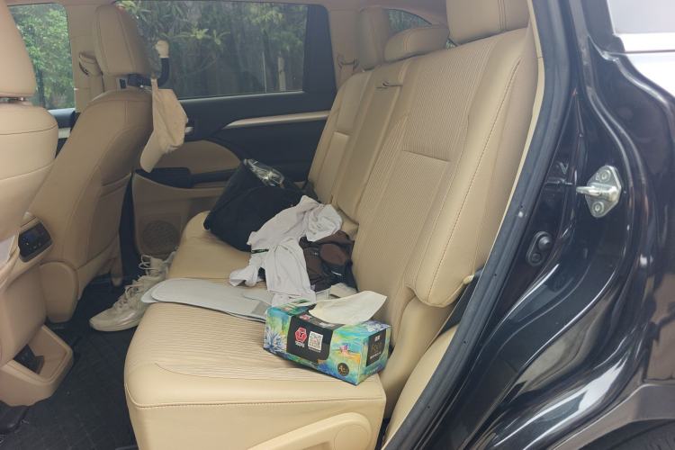 Used Toyota Highlander 2018 2.0T Two-Wheel Drive Elite Edition 5 Seats Emission Standard China V Left Rear Seat