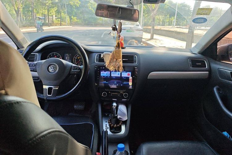 Used Volkswagen Sagitar 2014 1.4TSI Automatic Luxury Model Center Console