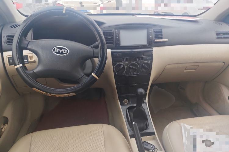 Used BYD F3 2013 Energy-Efficient Model 1.5L Manual Comfort Version Center Console