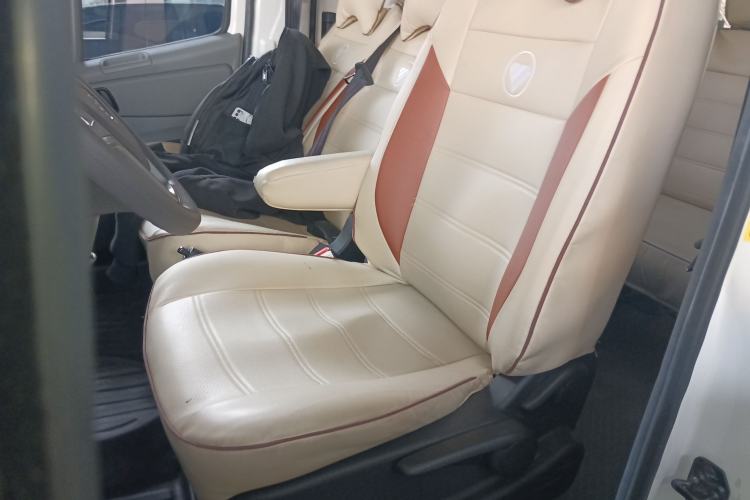 Used Foton Toano 2023 2.0T Manual Urban Version Short Wheelbase Mid-Height Design with Single Rear Tire—5/6/9 Seater Left Front Seat