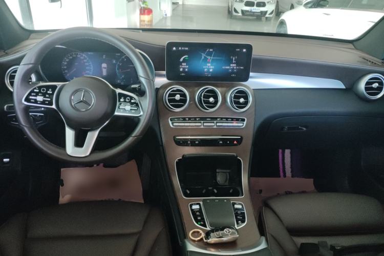 Used Mercedes-Benz GLC 2019 Refreshed GLC 300 L 4MATIC Dynamic Edition
