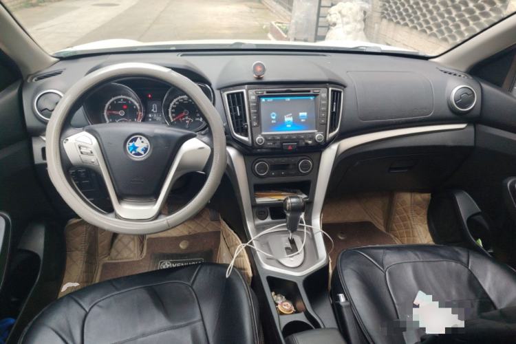 Used Venucia T70 2015 2.0L CVT Smart Edition
