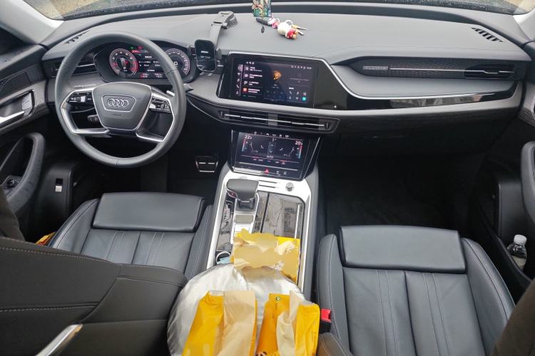 Used Audi Q6 2025 40 TFSI quattro Commemorative Edition Yulin Package 7 Seats Center Console