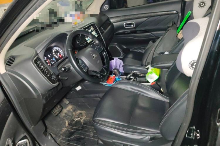 Used Mitsubishi Outlander 2020 2.0L Two-Wheel Drive Enjoyment Version 5 Seats Left Front Seat