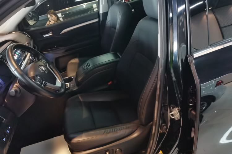 Used Toyota Highlander 2018 2.0T Four-Wheel Drive Luxury Edition 7 Seats China V Emission Standard
