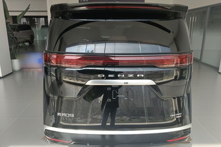 Used Denza D9 2025 Model DM-i Four-Wheel Drive Prestige Edition

