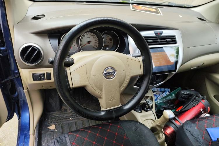 Used Nissan Livina 2010 Jingyue Edition 1.6L Manual All-Around Model Steering Wheel