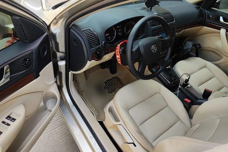 Used Skoda Octavia 2014 1.6L Automatic Yijun Edition Driver Seat