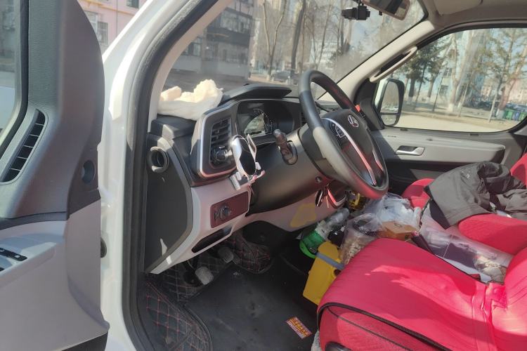 Used SAIC MAXUS Xintu V80 2025 PRO Aoyuntong 2.0T Manual Long Wheelbase Ultra-Low Roof 6/7/8/9-Seater Driver Seat