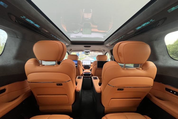 Used Geely Galaxy LEVC L380 2024 140-Degree 6-Seater All-Wheel-Drive Ultra Interior 4