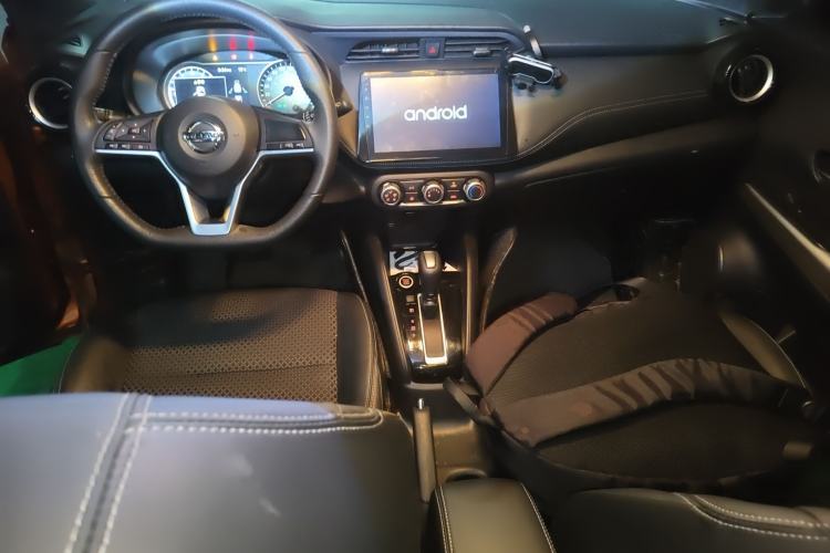 Used Nissan Kicks 2017 1.5L CVT Smart Drive Edition Center Console