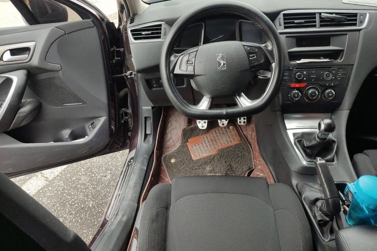 Used DS 5LS 2014 1.8L Manual Comfort Version VTi140
