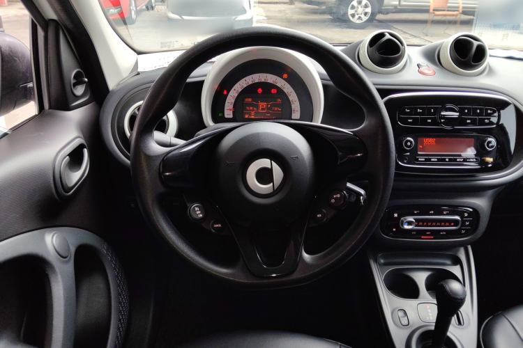 Used smart forfour 2016 1.0L 52 kW Dynamic Edition
