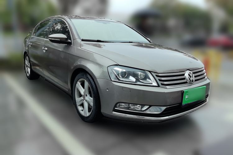 Used Volkswagen Magotan 2015 2.0 TSI Prestige Model Front Right 45 Deg