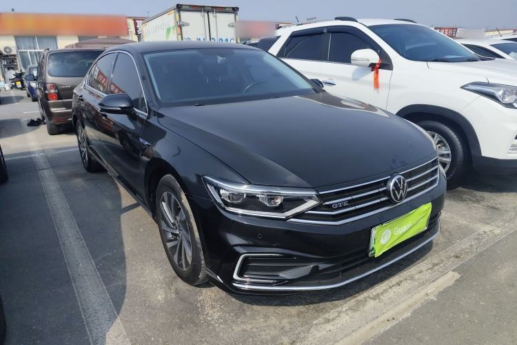 Used Volkswagen Magotan GTE Plug-in Hybrid 2022 GTE Luxury Model Front Right 45 Deg