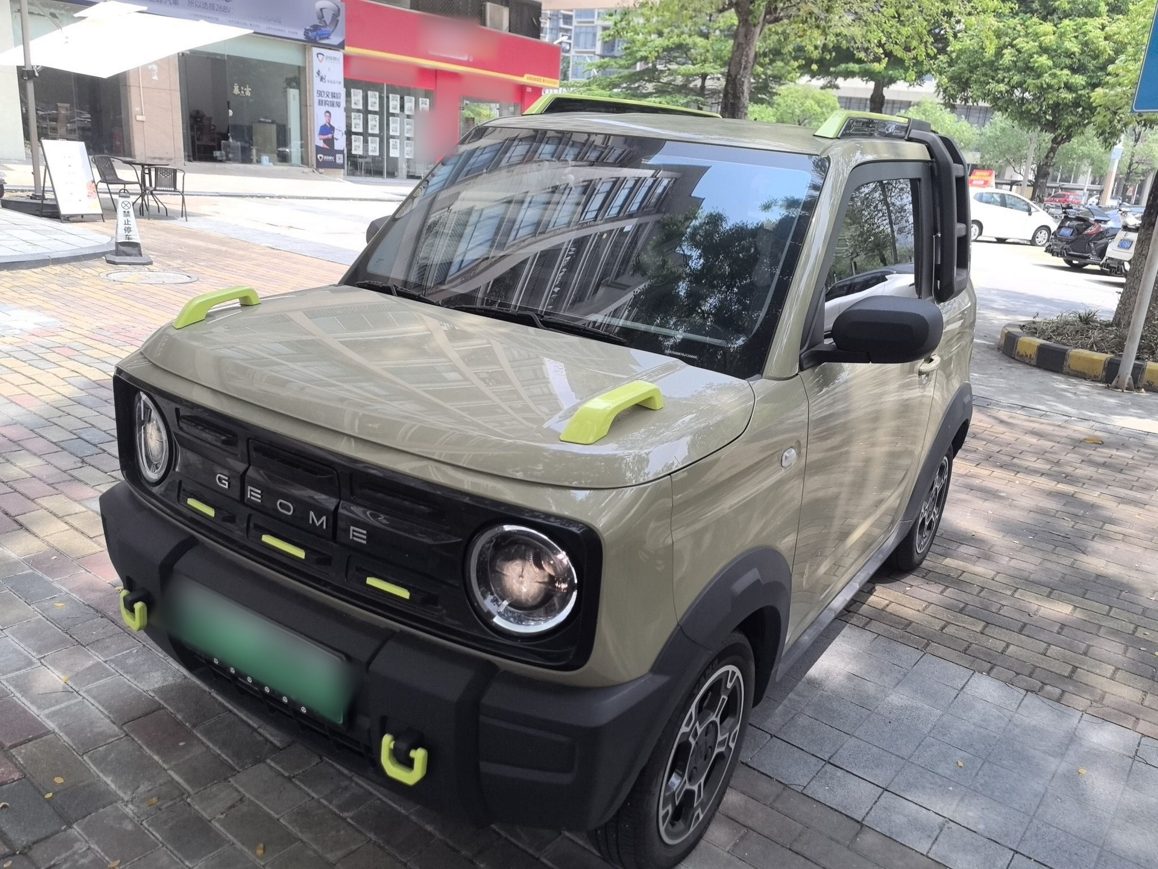 Под передней частью автомобиля