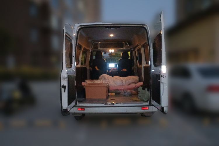 Used SAIC MAXUS Xintu V80 2025 Value Edition Aoyuntong 2.0T Manual Short Wheelbase Mid-Height 127 Ps 5/6 Seats
