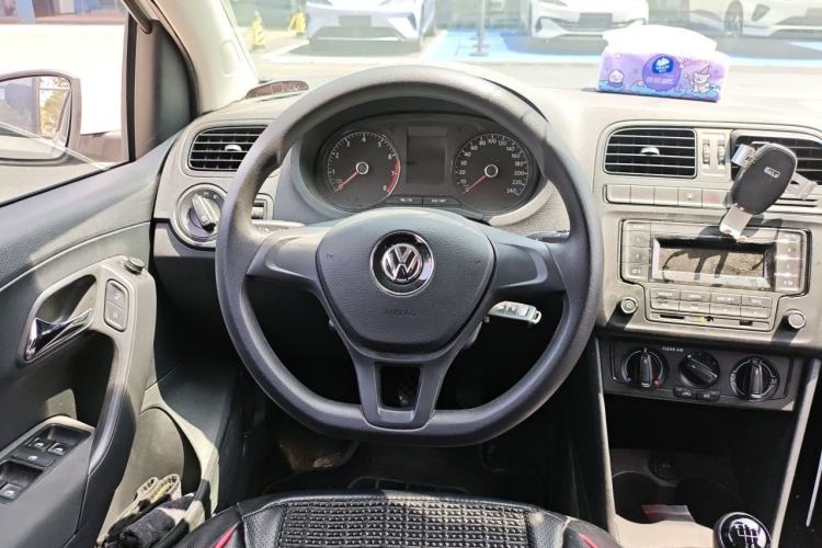 Used Volkswagen Polo 2016 1.4L Manual Fashion Model Steering Wheel