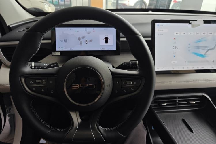 Used BYD Seal 05 DM-i 2025 DM-i Intelligent Drive 120KM Flagship Model Steering Wheel