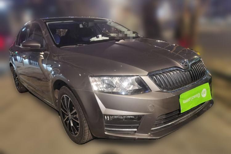 Used Skoda Octavia 2016 1.6L Automatic Smart Drive Edition Front Right 45 Deg