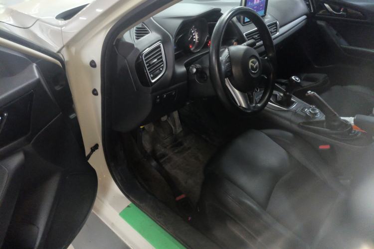 Used Mazda Mazda 3 Axela 2016 Sedan 1.5L Manual Comfort Model
