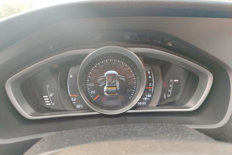 Used Volvo V40 2018 T3 Zhiyi Edition Instrument Cluster
