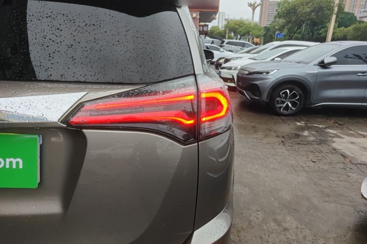 Used Toyota RAV4 2016 2.0L CVT Two-Wheel Drive Fashion Edition China V Standard Right Rear Taillight