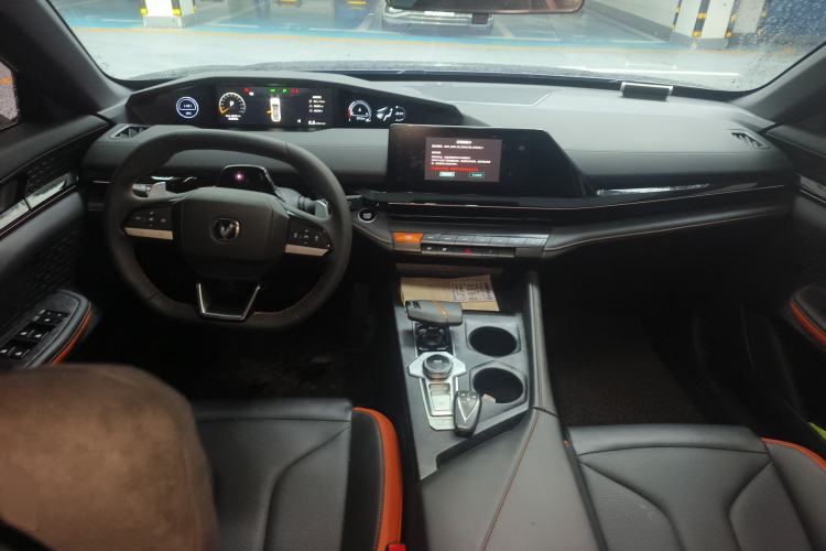 Used CHANGAN UNI-V 2023 1.5T Prestige Model Center Console