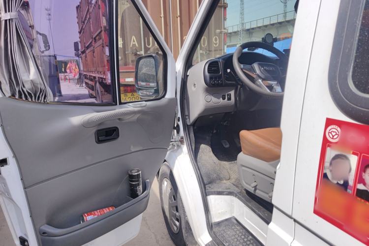 Used JMC Transit 2017 2.8T Commercial Version Short Wheelbase Mid-Roof 6/7/8-Seater JX493