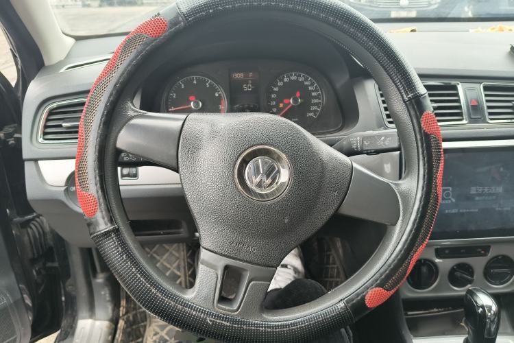 Used Volkswagen Lavida 2013 Revised Classic 1.6L Automatic Fashion Edition Steering Wheel