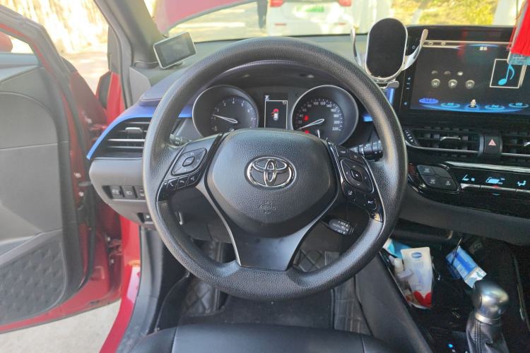 Used Toyota C-HR 2018 2.0L Leading with Sunroof China VI Standard Steering Wheel