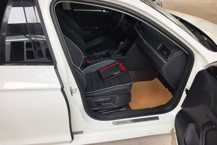 Used Volkswagen Lamando 2021 280TSI DSG Luxury Phantom Edition Right Front Seat