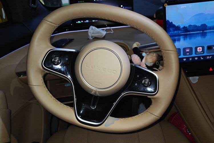 Used Hima Luxeed R7 2025 Extended-Range 251km Pro