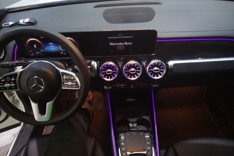 Used Mercedes-Benz GLB 2020 Facelift GLB 200 Fashion Edition Center Console