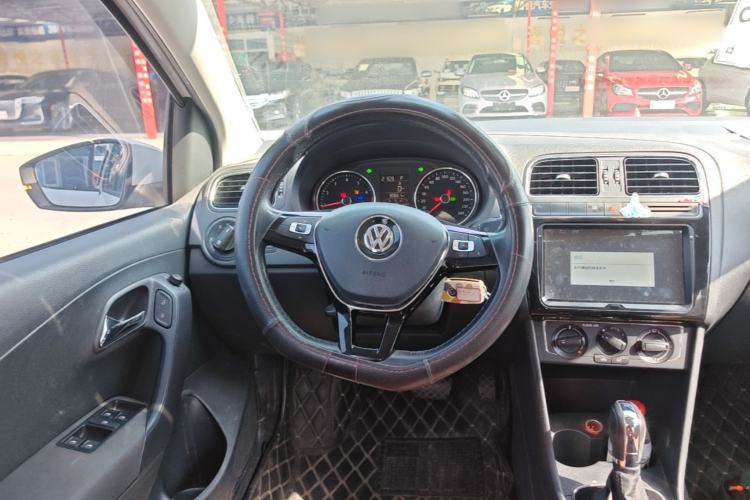 Used Volkswagen Polo 2016 1.6L Automatic Comfort Model Steering Wheel
