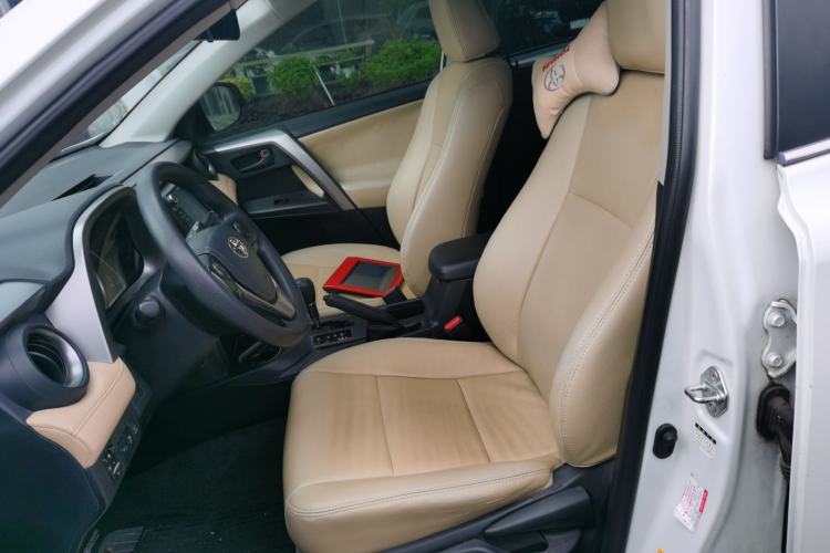 Used Toyota RAV4 2016 2.0L CVT Two-Wheel Drive Fashion Edition China V Standard