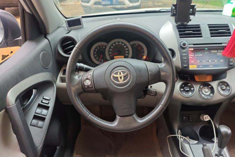 Used Toyota RAV4 2009 2.4L Automatic Luxury Edition Steering Wheel